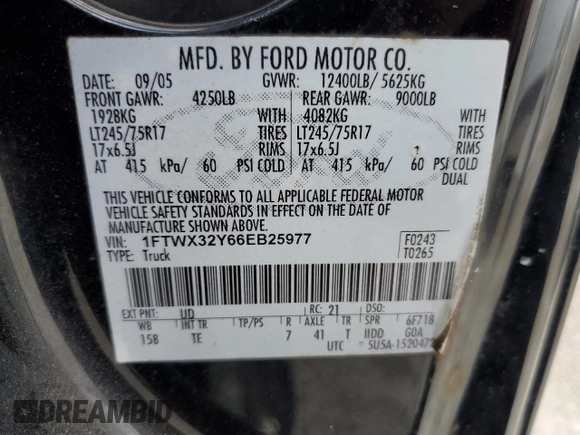 2006 Ford F-350 with VIN 1FTWX32Y66EB25977, listed as a Copart auction lot 44701095 with 111,763 mi miles and Salvage title. Bid and sale history available at DreamBid. Image 13.