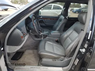 1996 Mercedes-Benz S z VIN WDBGA57E4TA323720, wystawiony jako Copart lot #53119675 z przebiegiem 172 434 mil mil oraz Szkody całkowita. Historia ofert i sprzedaży dostępna na DreamBid. Obrazek 7.
