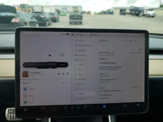2018 Tesla Model 3 Long Range Battery z VIN 5YJ3E1EB7JF106429, wystawiony jako Copart lot #56319995 z przebiegiem 145 648 mil mil oraz Tytuł czysty. Historia ofert i sprzedaży dostępna na DreamBid. Obrazek 9.