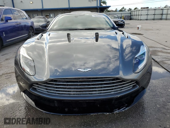 2017 Aston Martin DB11 z VIN SCFRMFAV2HGL00765, wystawiony jako Copart lot #79288034 z przebiegiem Nie podano mil oraz Nie do naprawy. Historia ofert i sprzedaży dostępna na DreamBid. Obrazek 5.