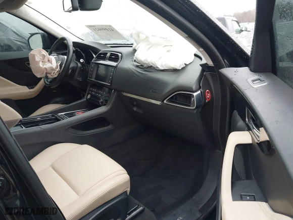 2018 Jaguar F-PACE 25t Premium with VIN SADCJ2FX0JA293960, listed as a IAAI auction lot 41099021 with 76,916 mi miles. Bid and sale history available at carsss.com. Image 5.