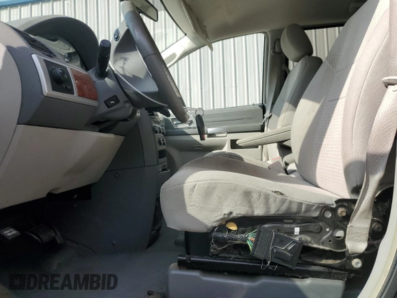 2008 Chrysler Town & Country Touring с VIN 2A8HR54P18R830574, выставлен на аукционе Copart как лот 63751235 с пробегом 158 593 миль миль и Списание • Salvage title. История ставок и продаж доступна на DreamBid. Изображение 7.