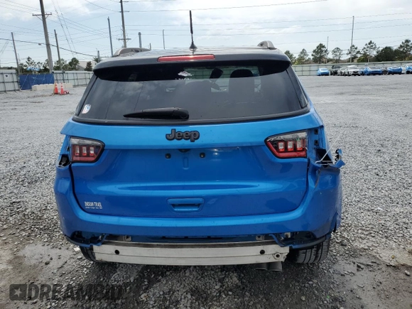 2018 Jeep Compass Latitude z VIN 3C4NJCBB6JT407859, wystawiony jako Copart lot #55506365 z przebiegiem 118 427 mil mil oraz Szkoda całkowita • Salvage title. Historia ofert i sprzedaży dostępna na DreamBid. Obrazek 6.
