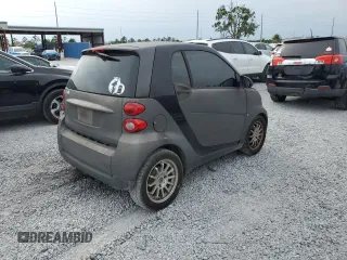 2012 Smart fortwo Pure z VIN WMEEJ3BA2CK519118, wystawiony jako Copart lot #57813115 z przebiegiem 127 472 mil mil oraz Tytuł czysty. Historia ofert i sprzedaży dostępna na DreamBid. Obrazek 3.