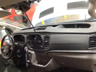 2020 Ford Transit Cargo z VIN 1FTBR1Y8XLKB06141, wystawiony jako IAAI lot #42642640 z przebiegiem 123 417 mil mil oraz . Historia ofert i sprzedaży dostępna na DreamBid. Obrazek 9.