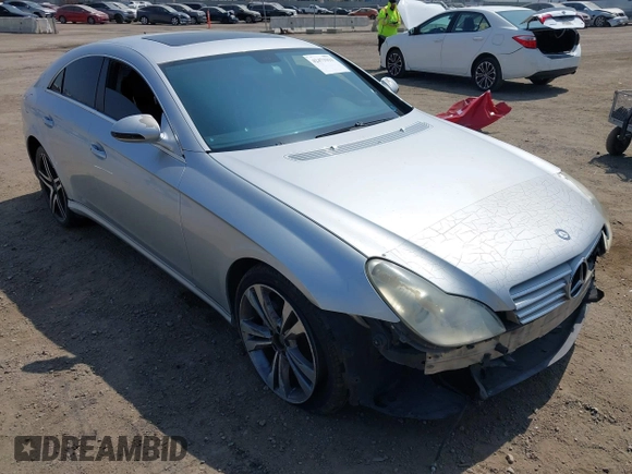 2006 Mercedes-Benz CLS 500 z VIN WDDDJ75X06A021842, wystawiony jako IAAI lot #42473311 z przebiegiem 164 276 mil mil oraz . Historia ofert i sprzedaży dostępna na DreamBid. Obrazek 1.