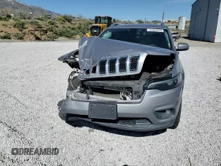 2019 Jeep Cherokee Latitude z VIN 1C4PJLCXXKD278468, wystawiony jako Copart lot #55064395 z przebiegiem 84 945 mil mil oraz Szkoda całkowita • Salvage title. Historia ofert i sprzedaży dostępna na DreamBid. Obrazek 14.