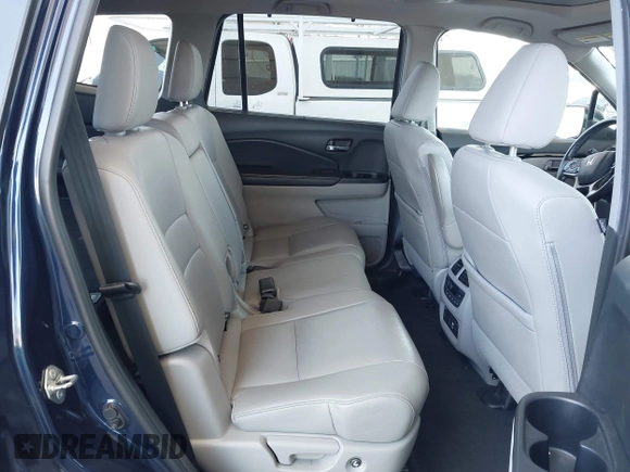 2019 Honda Pilot Touring 8-Passenger z VIN 5FNYF5H97KB013530, wystawiony jako IAAI lot #42403449 z przebiegiem 90 557 mil mil oraz . Historia ofert i sprzedaży dostępna na DreamBid. Obrazek 8.