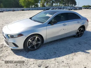 2021 Mercedes-Benz A 220 z VIN W1K3G4EB0MJ271544, wystawiony jako Copart lot #53053585 z przebiegiem 74 495 mil mil oraz Szkody całkowita. Historia ofert i sprzedaży dostępna na DreamBid. Obrazek 1.