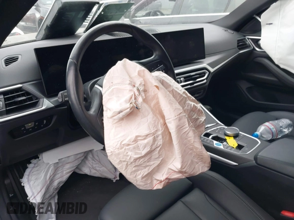 2023 BMW i4 eDrive40 z VIN WBY73AW03PFR16924, wystawiony jako IAAI lot #42034635 z przebiegiem 15 136 mil mil oraz . Historia ofert i sprzedaży dostępna na DreamBid. Obrazek 19.