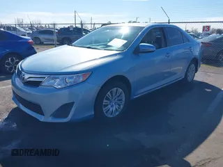 2012 Toyota Camry L z VIN 4T1BF1FK9CU575423, wystawiony jako IAAI lot #41665579 z przebiegiem 161 775 mil mil oraz . Historia ofert i sprzedaży dostępna na DreamBid. Obrazek 2.