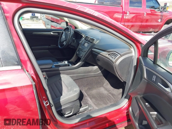 2017 Ford Fusion SE with VIN 3FA6P0HD3HR328186, listed as a IAAI auction lot 41692200 with 44,294 mi miles. Bid and sale history available at carsss.com. Image 5.