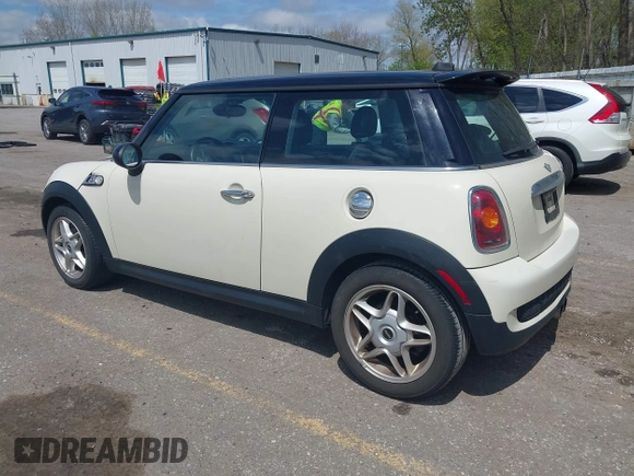2007 MINI Hardtop S with VIN WMWMF73567TT84033, listed as a IAAI auction lot 42189573 with 75,177 mi miles and . Bid and sale history available at DreamBid. Image 3.