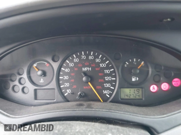 2003 Ford Focus SE Fleet z VIN 1FAFP36323W191551, wystawiony jako IAAI lot #42498013 z przebiegiem 142 724 mil mil oraz . Historia ofert i sprzedaży dostępna na DreamBid. Obrazek 7.