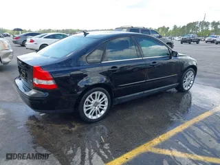 2004 Volvo S40 with VIN YV1MS682342025810, listed as a IAAI auction lot 41940443 with 146,057 mi miles. Bid and sale history available at carsss.com. Image 4.