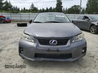 2013 Lexus CT 200h z VIN JTHKD5BH7D2155912, wystawiony jako Copart lot #65321565 z przebiegiem 119 024 mil mil oraz Czysty tytuł • Clean title. Historia ofert i sprzedaży dostępna na DreamBid. Obrazek 5.