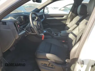 2024 Porsche Cayenne z VIN WP1AA2AY4RDA08608, wystawiony jako Copart lot #45282695 z przebiegiem Nie podano mil oraz Szkoda całkowita • Salvage title. Historia ofert i sprzedaży dostępna na DreamBid. Obrazek 7.