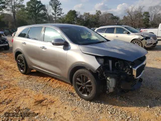 2017 Kia Sorento L with VIN 5XYPG4A35HG266100, listed as a Copart auction lot 47114545 with 164,163 mi miles and Salvage Title. Bid and sale history available at carsss.com. Image 4.