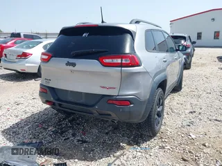 2017 Jeep Cherokee Trailhawk z VIN 1C4PJMBSXHW601720, wystawiony jako IAAI lot #42237975 z przebiegiem 92 239 mil mil oraz . Historia ofert i sprzedaży dostępna na DreamBid. Obrazek 4.