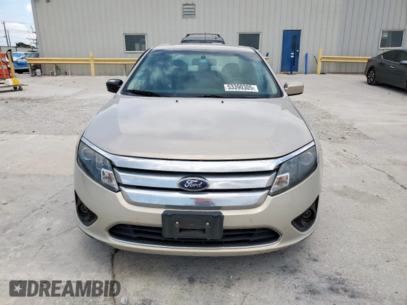 2010 Ford Fusion SE z VIN 3FAHP0HA7AR355587, wystawiony jako Copart lot #53390305 z przebiegiem 160 598 mil mil oraz Czysty tytuł • Clean title. Historia ofert i sprzedaży dostępna na DreamBid. Obrazek 5.