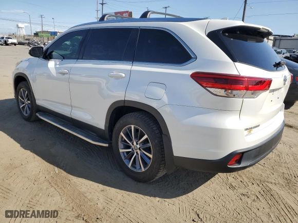 2019 Toyota Highlander SE with VIN 5TDJZRFH3KS943706, listed as a Copart auction lot 51982925 with 62,596 mi miles and Salvage Title. Bid and sale history available at carsss.com. Image 2.