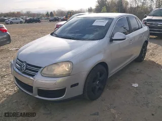 2008 Volkswagen Jetta Sedan SE with VIN 3VWRZ71K08M187848, listed as a IAAI auction lot 41918064 with 181,998 mi miles. Bid and sale history available at carsss.com. Image 2.