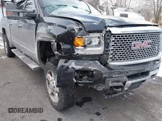 2016 GMC Sierra 2500HD Denali z VIN 1GT12UE81GF128498, wystawiony jako IAAI lot #41346398 z przebiegiem 164 532 mil mil oraz . Historia ofert i sprzedaży dostępna na DreamBid. Obrazek 6.