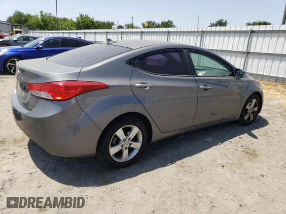 2013 Hyundai Elantra GLS z VIN 5NPDH4AE5DH352415, wystawiony jako Copart lot #59720075 z przebiegiem Nie podano mil oraz Szkoda całkowita • Salvage title. Historia ofert i sprzedaży dostępna na DreamBid. Obrazek 3.