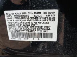 2007 Honda Pilot LX with VIN 5FNYF28117B044692, listed as a IAAI auction lot 42081205 with 173,744 mi miles. Bid and sale history available at carsss.com. Image 9.