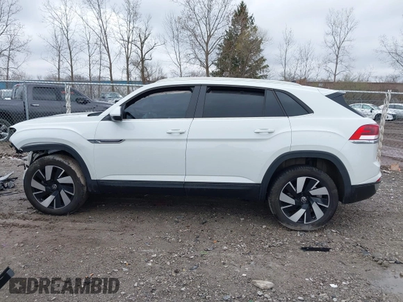 2024 Volkswagen Atlas SE with VIN 1V2KE2CA3RC235187, listed as a IAAI auction lot 42017847 with 12,575 mi miles and . Bid and sale history available at DreamBid. Image 15.