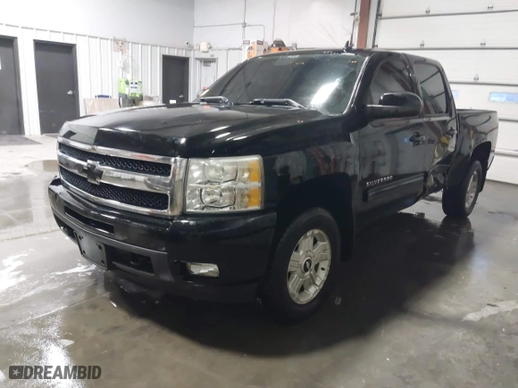 2011 Chevrolet Silverado 1500 LTZ with VIN 3GCPKTE33BG361069, listed as a IAAI auction lot 41274810 with 302,715 mi miles. Bid and sale history available at carsss.com. Image 17.