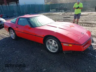 1990 Chevrolet Corvette z VIN 1G1YY2387L5108821, wystawiony jako IAAI lot #41644339 z przebiegiem Nie podano mil oraz . Historia ofert i sprzedaży dostępna na DreamBid. Obrazek 1.