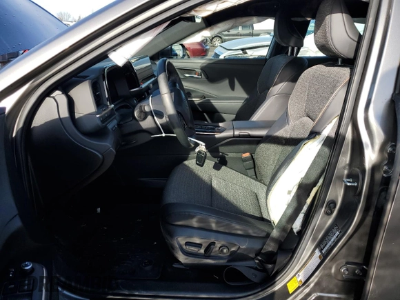 2023 Toyota Crown XLE z VIN JTDAAAAFXP3008724, wystawiony jako Copart lot #85527824 z przebiegiem 16 687 mil mil oraz Szkoda całkowita • Salvage title. Historia ofert i sprzedaży dostępna na DreamBid. Obrazek 7.