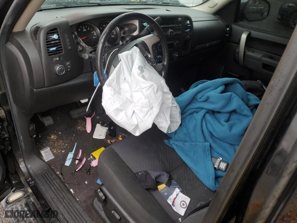 2011 Chevrolet Silverado 1500 LT with VIN 1GCRCSE03BZ185758, listed as a Copart auction lot 45381725 with 138,740 mi miles and Salvage Title. Bid and sale history available at carsss.com. Image 8.