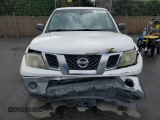 2009 Nissan Frontier SE z VIN 1N6AD07U89C427503, wystawiony jako Copart lot #50999625 z przebiegiem 385 336 mil mil oraz Czysty tytuł • Clean title. Historia ofert i sprzedaży dostępna na DreamBid. Obrazek 5.
