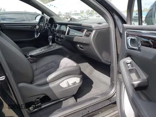 2020 Porsche Macan with VIN WP1AA2A5XLLB14757, listed as a IAAI auction lot 41731175 with 25,934 mi miles and . Bid and sale history available at DreamBid. Image 5.