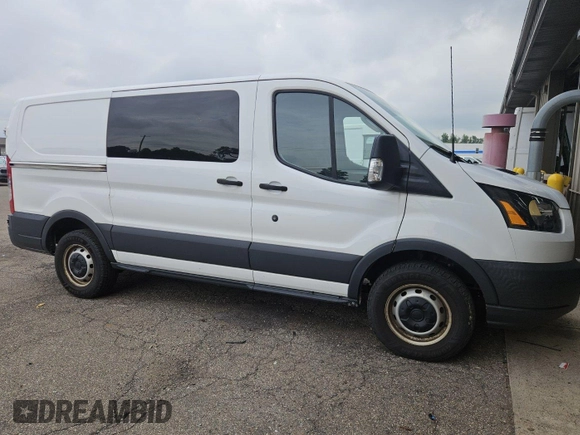 2018 Ford Transit z VIN 1FTYR1YG9JKA80761, wystawiony jako IAAI lot #42859226 z przebiegiem 132 605 mil mil oraz . Historia ofert i sprzedaży dostępna na DreamBid. Obrazek 24.