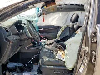 2015 Kia Sorento SX with VIN 5XYKW4A79FG570222, listed as a Copart auction lot 58777605 with 185,242 mi miles and Non repairable. Bid and sale history available at DreamBid. Image 7.