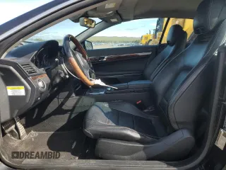 2013 Mercedes-Benz E 350 z VIN WDDKK5KF9DF185188, wystawiony jako Copart lot #52622995 z przebiegiem 89 391 mil mil oraz Szkoda całkowita • Salvage title. Historia ofert i sprzedaży dostępna na DreamBid. Obrazek 7.