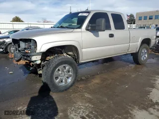 2004 GMC Sierra 1500 SLT with VIN 1GTEK19TX4E376829, listed as a Copart auction lot 45041115 with 246,952 mi miles and Salvage Title. Bid and sale history available at carsss.com. Image 1.