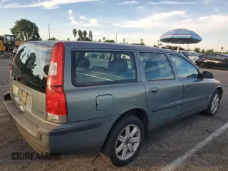 2002 Volvo V70 with VIN YV1SW61R422229256, listed as a Copart auction lot 76397624 with 118,235 mi miles and Salvage Title. Bid and sale history available at carsss.com. Image 3.