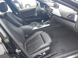 2016 BMW 3 Series 328i xDrive z VIN WBA8E3G59GNT26073, wystawiony jako IAAI lot #42337925 z przebiegiem 110 149 mil mil oraz . Historia ofert i sprzedaży dostępna na DreamBid. Obrazek 5.