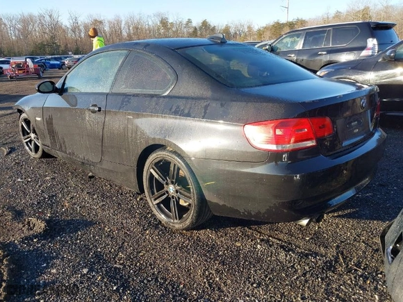 2009 BMW 3 Series 328i with VIN WBAWB33539P136072, listed as a IAAI auction lot 41380104 with 136,983 mi miles. Bid and sale history available at carsss.com. Image 3.
