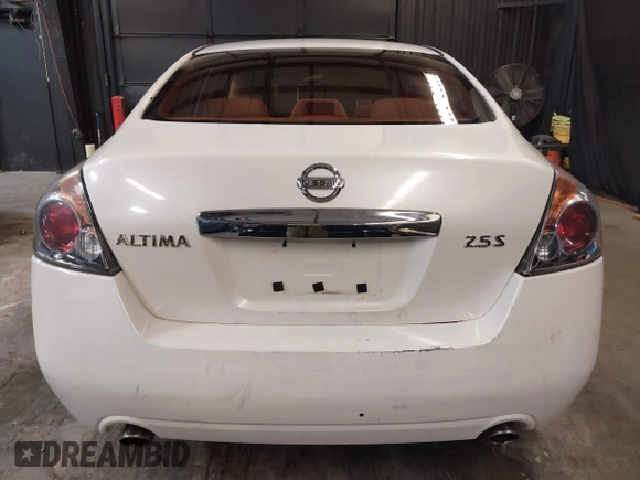 2010 Nissan Altima 2.5 S with VIN 1N4AL2AP8AN533209, listed as a IAAI auction lot 42162097 with 123,656 mi miles. Bid and sale history available at carsss.com. Image 6.