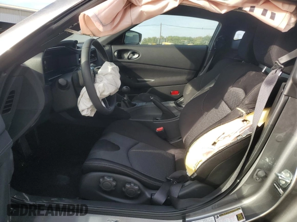2024 Nissan Z Sport z VIN JN1BZ4AH7RM362538, wystawiony jako Copart lot #71589374 z przebiegiem Nie podano mil oraz Szkoda całkowita • Salvage title. Historia ofert i sprzedaży dostępna na DreamBid. Obrazek 7.