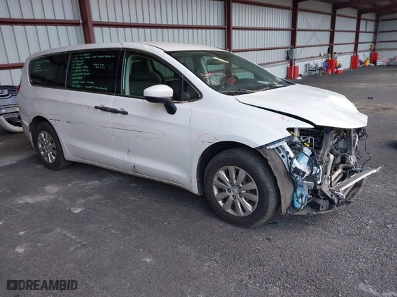 2020 Chrysler Voyager L with VIN 2C4RC1AG9LR245566, listed as a IAAI auction lot 40754924 with 77,705 mi miles. Bid and sale history available at carsss.com. Image 1.