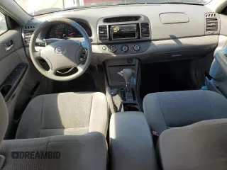 2005 Toyota Camry STD z VIN 4T1BE32K55U410458, wystawiony jako Copart lot #61082745 z przebiegiem 242 261 mil mil oraz Szkoda całkowita • Salvage title. Historia ofert i sprzedaży dostępna na DreamBid. Obrazek 8.