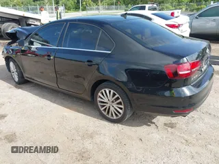 2016 Volkswagen Jetta SEL z VIN 3VWL07AJ2GM259395, wystawiony jako IAAI lot #42448235 z przebiegiem 101 032 mil mil oraz . Historia ofert i sprzedaży dostępna na DreamBid. Obrazek 3.
