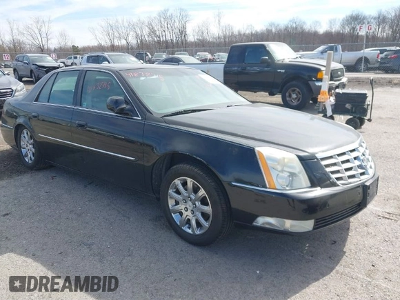 2011 Cadillac DTS Luxury Collection z VIN 1G6KD5E68BU125706, wystawiony jako IAAI lot #41832715 z przebiegiem 103 017 mil mil oraz . Historia ofert i sprzedaży dostępna na DreamBid. Obrazek 1.