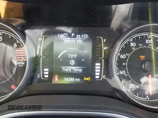 2021 Jeep Cherokee Latitude Plus z VIN 1C4PJMLB8MD116593, wystawiony jako IAAI lot #42484098 z przebiegiem 74 288 mil mil oraz . Historia ofert i sprzedaży dostępna na DreamBid. Obrazek 16.